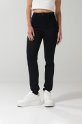 Jean negro tipo jegging con súper tiro alto y bolsillos
