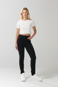Jean negro tipo jegging con súper tiro alto y bolsillos