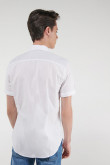 Camisa manga corta unicolor con silueta ajustada