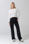 Jean 90´S gris intenso con bota recta, bolsillos y tiro alto