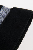 Gorro negro con doblez ajustable y diseño de rayas grises
