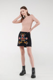 Falda en jean negra tiro alto con bordado de flores