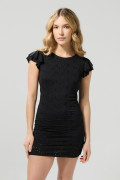 Vestido negro medio con escote redondo y manga corta