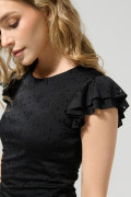 Vestido negro medio con escote redondo y manga corta