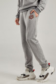 Pantalón jogger gris con diseño college de Harvard en frente