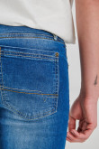 Jean skinny azul oscuro con detalles en degradé y tiro bajo