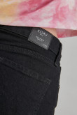 Jean boyfriend negro con tiro alto y bota recta corta
